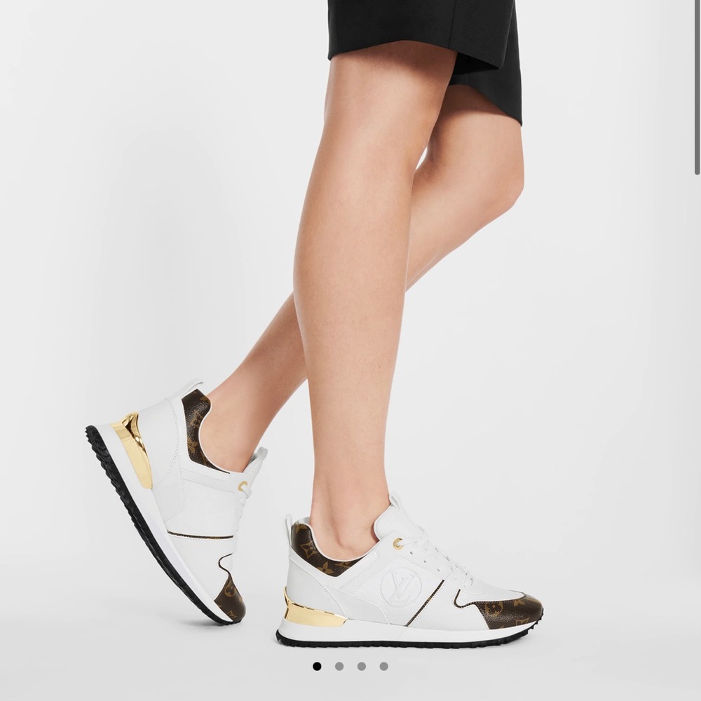 Auth. Louis Vuitton Run away sneaker - Picture 10 of 10